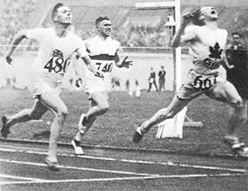Der Kanadier Percy Williams bei seinem Olympiasieg über 100 m in Amsterdam 1928.