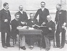 Die Mitglieder des ersten Internationalen Olympischen Komitees. Von links: Gebhardt (Deutschland), Baron de Coubertin, Guth-Jarkovsky (Österreich/Böhmen), Bikelas (Griechenland), Kemeny (Ungarn), Boutowski (Russland), Balck (Schweden).